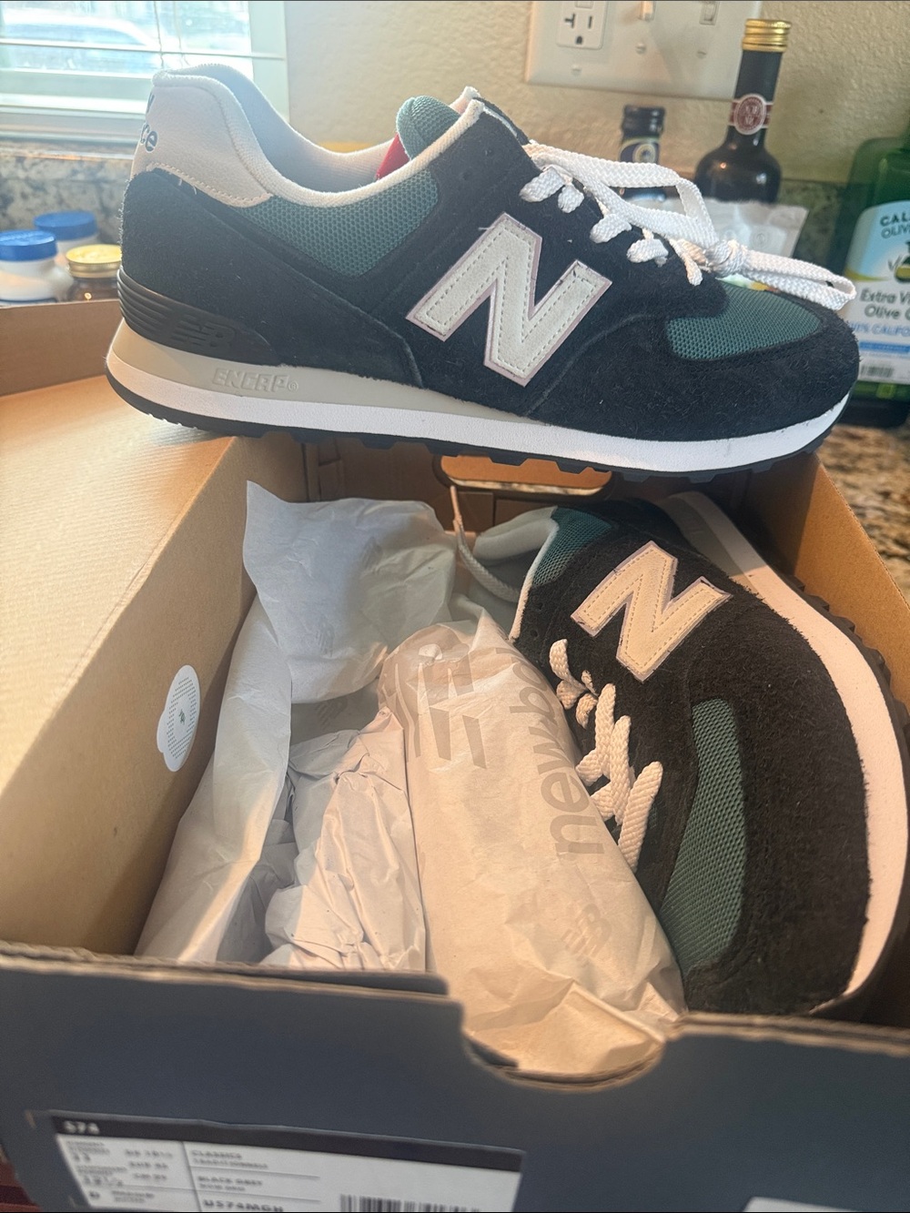 New Balance Black, Teal & White Retro Low-Top Sneakers Men’s size 11